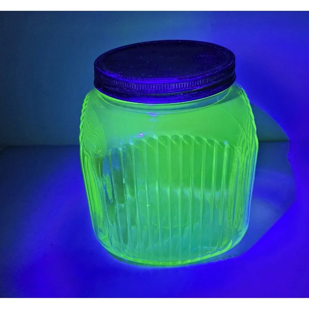 Vintage Ribbed Green Uranium Vaseline Depression Glass Cookie Jar Canister